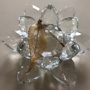 Real leaf dipped in gold pin or pendant